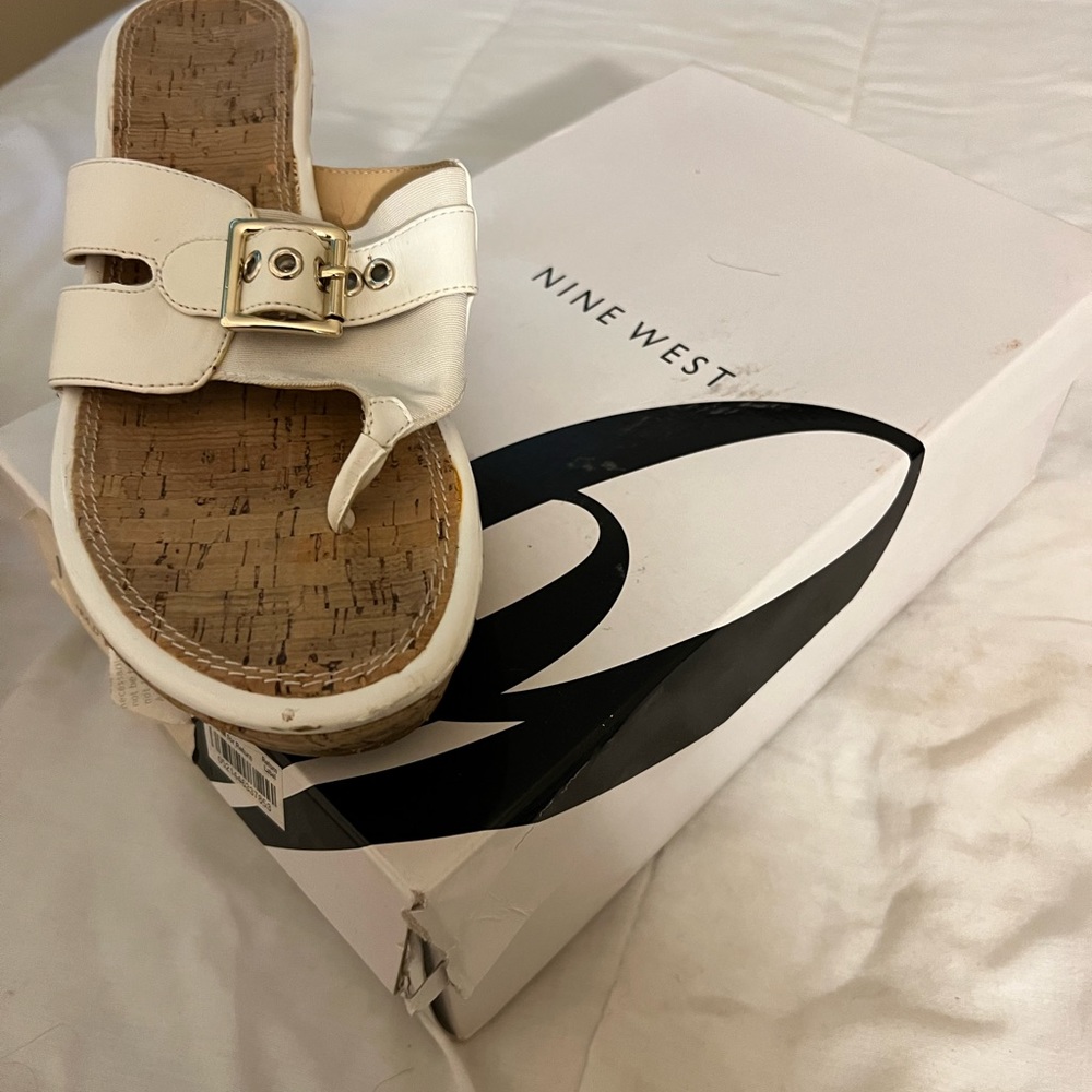 Nine West Women’s 2 1/2 inch Wedge Platform Heel White 7.5 USA